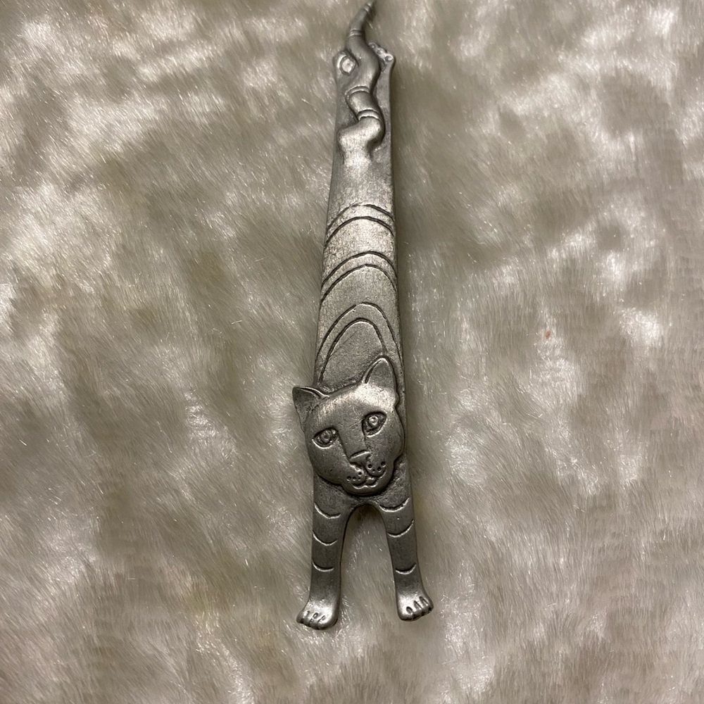 🍀VTG MALI Signed Mali Pewter Metal Stretching Cat Brooch